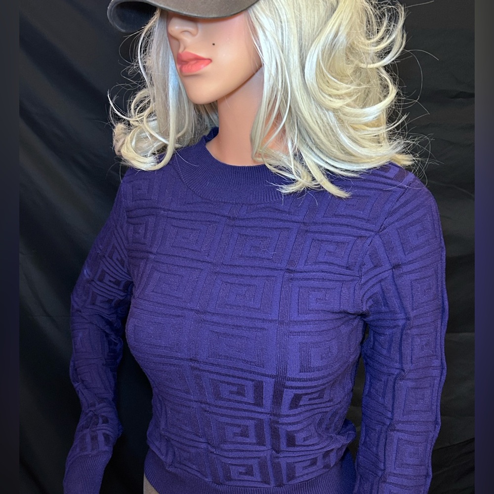 “Greek key" Pattern solid round neck sweater - Picture 11 of 16